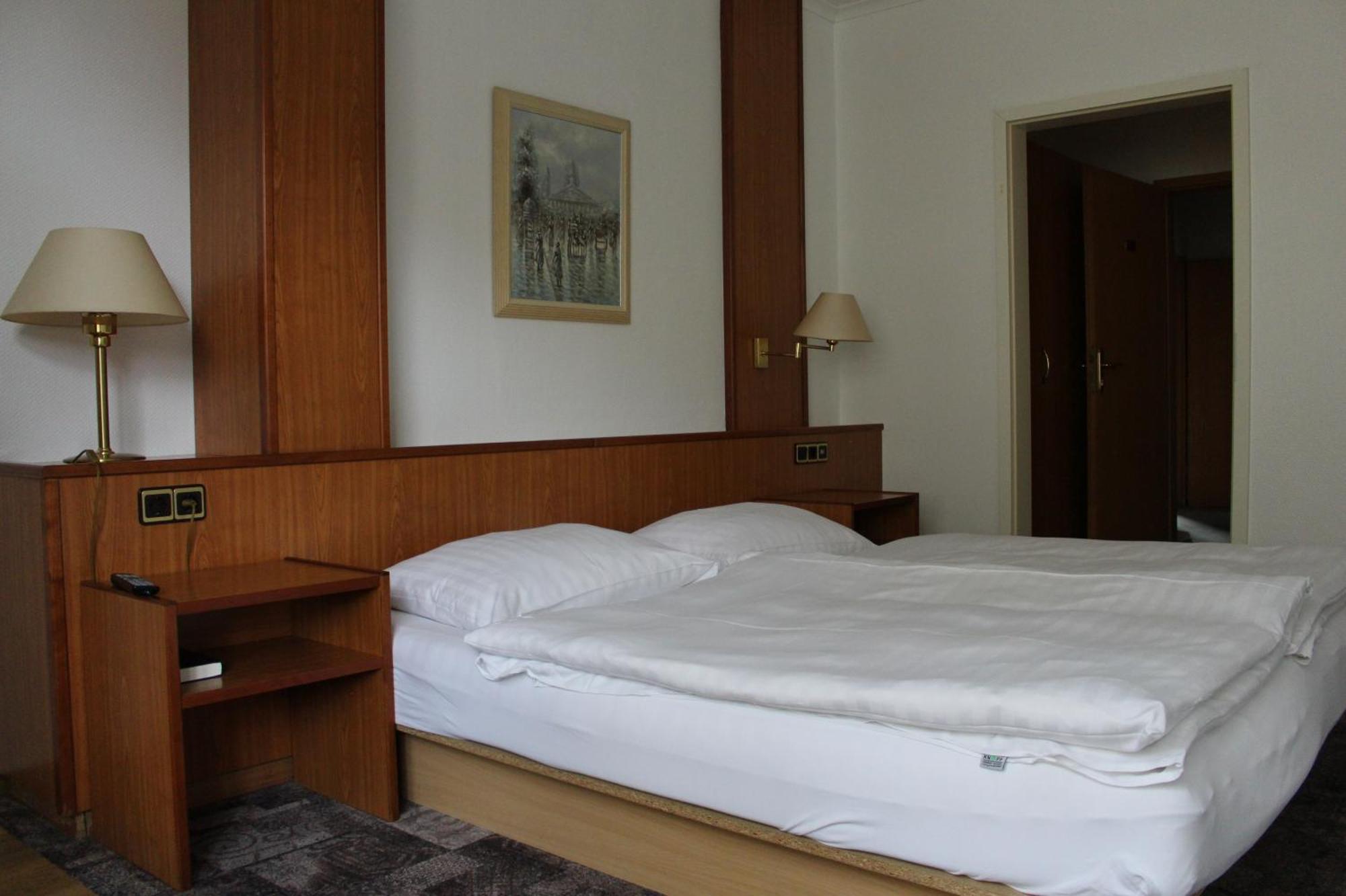 Hotel Zur Post Neubruchhausen ภายนอก รูปภาพ